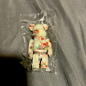 Bearbrick 100% pink house